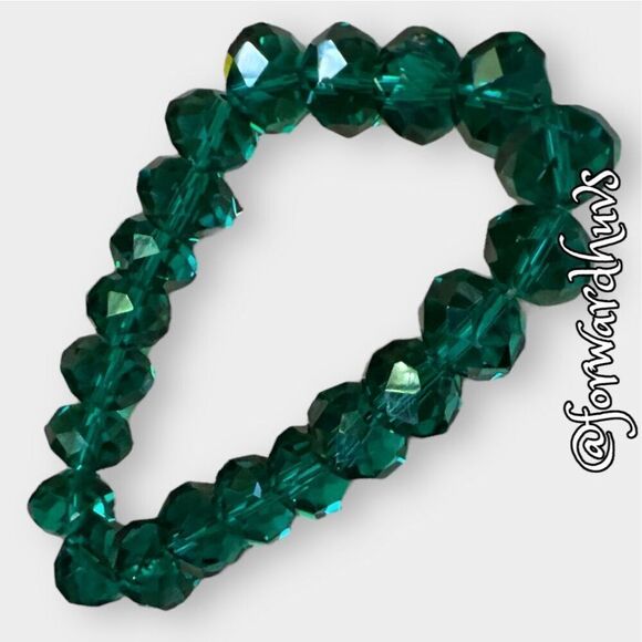 Stunning Green Faceted Glass Bead Stretch Bracelet - Picture 4 of 8